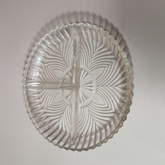🕸Vintage Floral Exterior Detail Glass Accent 3 Divided Section Dish - Picture 1 of 6